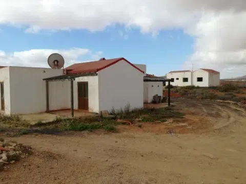 Detached house in Camino la Ampuyenta, Pueblos de Puerto del Rosario, Puerto del Rosario in Detached house in Camino la Ampuyenta, Pueblos de Puerto del Rosario, Puerto del Rosario · Puerto del Rosario