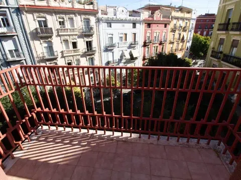 Flat / apartment in Calle de Sueca, Russafa, València in Russafa · València