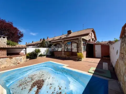 Casa pareada en Villanueva de la Torre in Villanueva de la Torre · Villanueva de la Torre