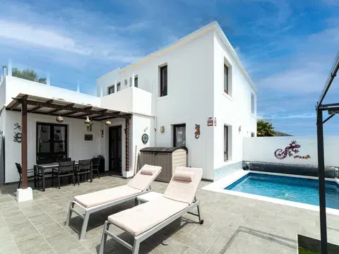 Terraced house in Calle Hortensia, Marina Rubicón, Yaiza in Marina Rubicón · Yaiza