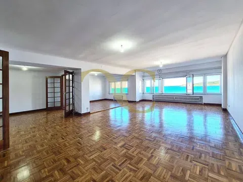 Flat / apartment in Calle Cabrales, Centro - San Lorenzo, Gijón in Centro - San Lorenzo · Gijón