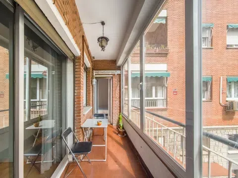 Flat in calle del General Cabrera in Cuatro Caminos · Madrid