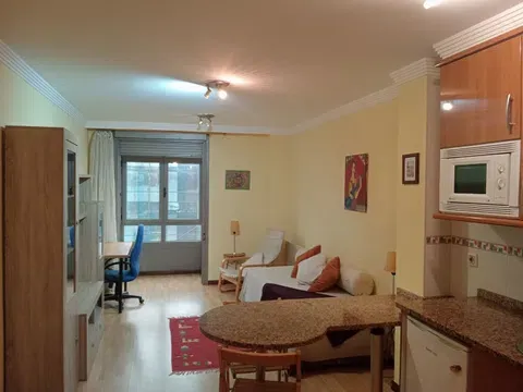 Studio in Calle del Padre Buenaventura de Paredes, 30, Milán-Pumarín, Oviedo in Milán-Pumarín · Oviedo