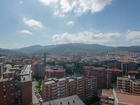 Flat / apartment in Calle Ugarteburu Jose Maria, Zurbaran, Bilbao in Zurbaran · Bilbao