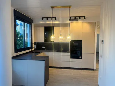 Flat / apartment in Calle Mariano Benlliure, Gran Plaza - Marqués de Pickman - Ciudad Jardín, Sevilla in Gran Plaza - Marqués de Pickman - Ciudad Jardín · Sevilla