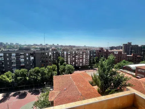 Penthouse in Calle de la Estrella Polar, 14, Estrella, Madrid in Estrella · Madrid
