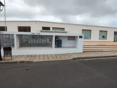 Semi-detached house in Calle Islandia, Montaña Roja, Yaiza in Montaña Roja · Yaiza