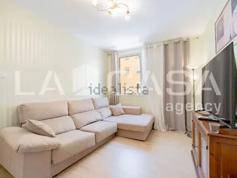 Flat / apartment in Calle d'en Guillem Ferrer, Marxalenes, València in Marxalenes · València