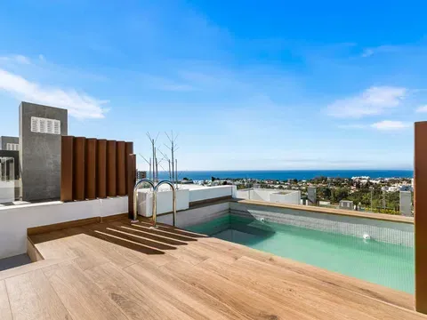 Semi-detached house in Ronda de Nabrisa Oeste, Rio Real, Marbella in Rio Real · Marbella