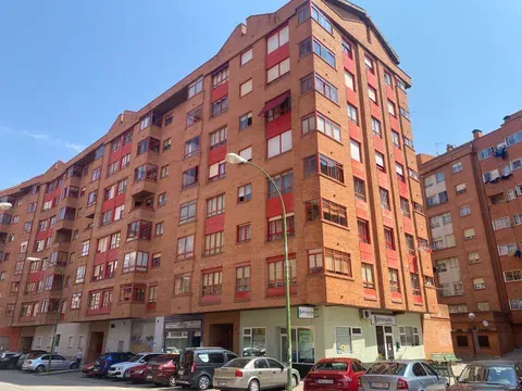 Flat / apartment in Calle de Calleja y Zurita, San Agustín-Parque Europa, Burgos in San Agustín-Parque Europa · Burgos