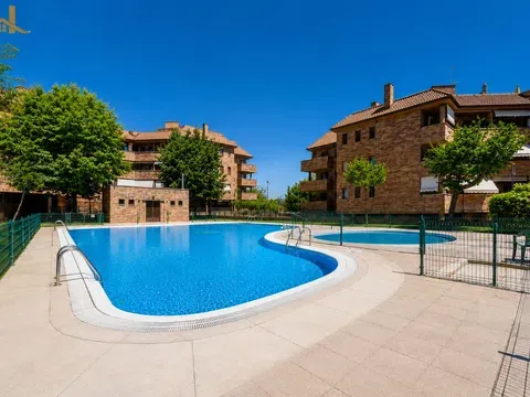 Duplex in Calle Manzano, Zona norte, Pozuelo de Alarcón in Zona norte · Pozuelo de Alarcón