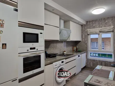 Flat / apartment in Calle Baldomero Fernández, El Cristo, Oviedo in El Cristo · Oviedo