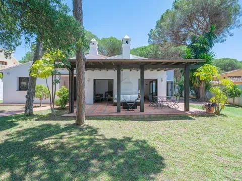 Detached house in Urbanización Calle Ciudad de los Periodistas, 4, Hacienda Elviria, Marbella in Hacienda Elviria · Marbella