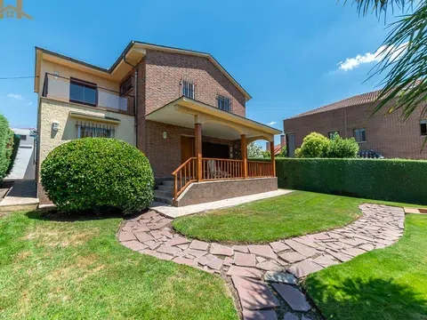 Detached house in Calle Doctor Zaforas, Zona norte, Pozuelo de Alarcón in Zona norte · Pozuelo de Alarcón