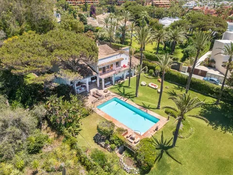 Detached house in Calle Bugambilla, Bahía de Marbella, Marbella in Bahía de Marbella · Marbella