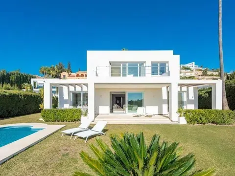 Detached house in Avenida de la Gardenia, Paraiso-Barronal, Estepona in Paraiso-Barronal · Estepona